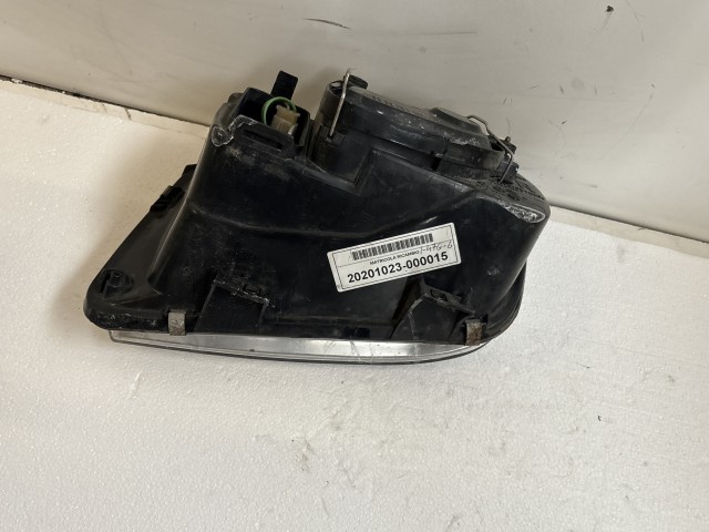 11482 Volkswagen Bora 1998-2005 Lámpa , Fényszóró Használt Jobb első