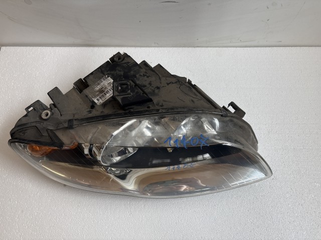 11407 Audi A4 B7 2004-2008 Lámpa , Fényszóró Használt sima Jobb első
