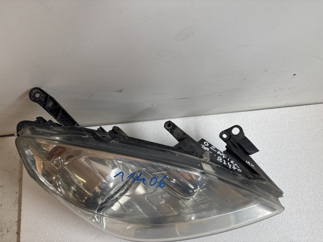 11406 Opel Zafira B 2005-2014 2005-2014 Lámpa , Fényszóró Használt ködlámpás Jobb első