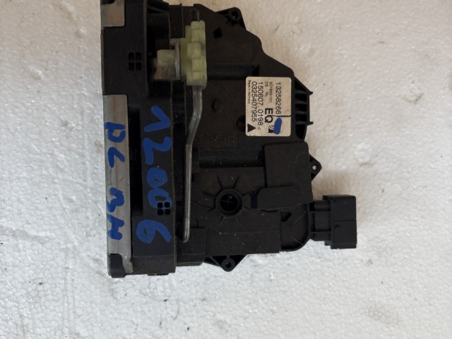 Opel Corsa D 2006-2014 Zár Használt bal hátsó 