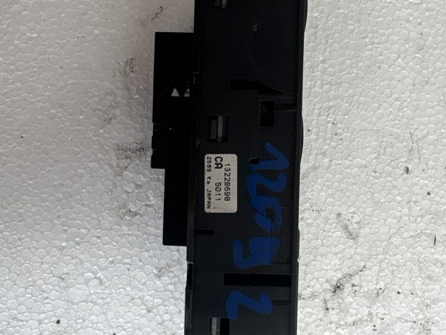 Opel Zafira B 2005-2014 2005-2014 Ablakemelő kapcsoló  Használt bal első