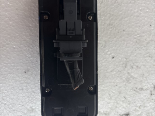 Opel Zafira B 2005-2014 2005-2014 Ablakemelő kapcsoló  Használt bal első