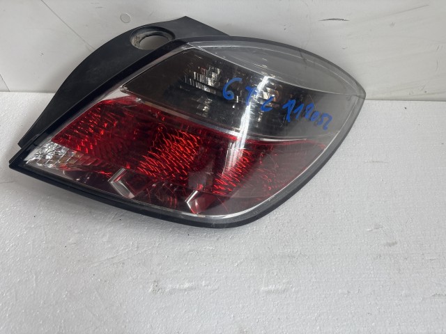 12052 Opel H astra 2004-2014 Lámpa , Fényszóró Használt  Jobb hátsó GTC