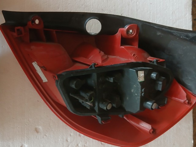 12059 Renault Clio III. 2007-2014 Lámpa , Fényszóró Használt Bal hátsó