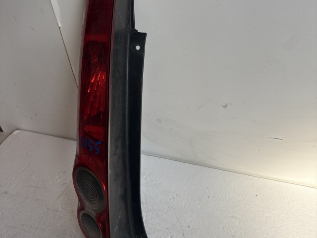 12055 Ford Fiesta v 2004-2008 Lámpa , Fényszóró Használt Bal hátsó