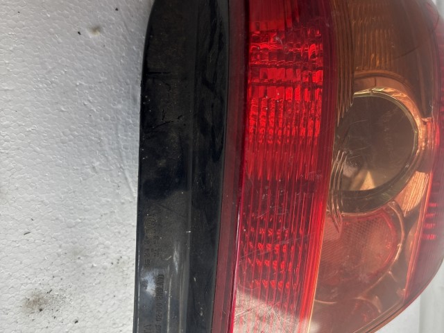 12100 Toyota Corolla 2001-2007 Lámpa , Fényszóró Használt Bal hátsó