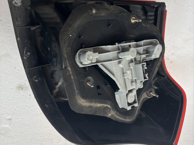 12100 Toyota Corolla 2001-2007 Lámpa , Fényszóró Használt Bal hátsó