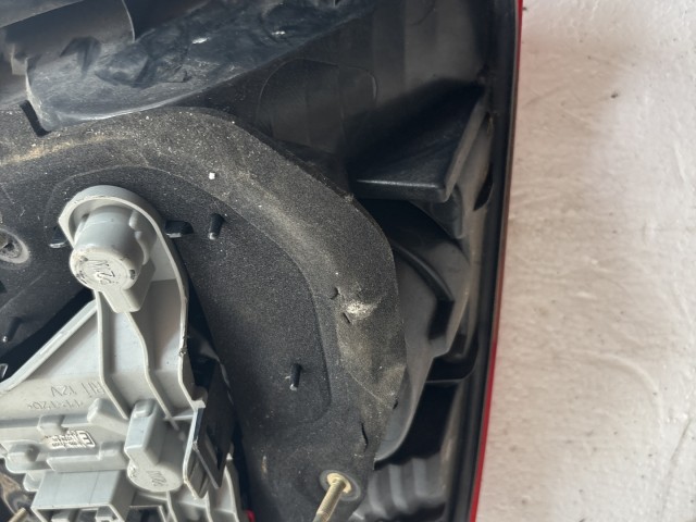 12100 Toyota Corolla 2001-2007 Lámpa , Fényszóró Használt Bal hátsó