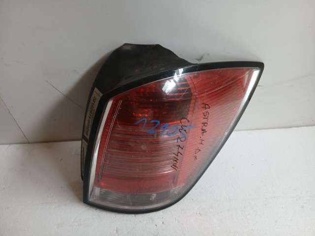 12102 Opel H astra 2004-2014 Lámpa , Fényszóró Használt  Jobb hátsó kombi