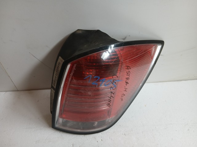 12102 Opel H astra 2004-2014 Lámpa , Fényszóró Használt  Jobb hátsó kombi