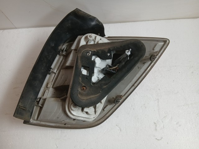 8136 Opel H astra 2004-2014 Lámpa , Fényszóró Használt Bal hátsó kombi