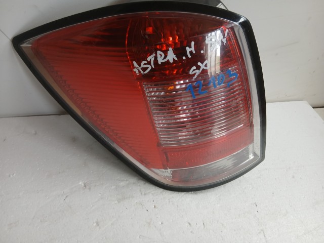 12103 Opel H astra 2004-2014 Lámpa , Fényszóró Használt Bal hátsó kombi
