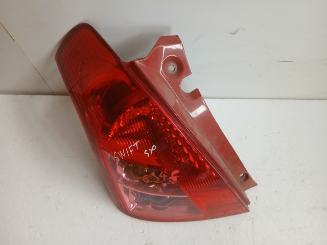6946 Suzuki Swift III. 2005-2010 Lámpa , Fényszóró Használt Bal hátsó