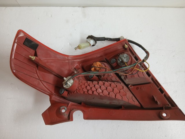 6946 Suzuki Swift III. 2005-2010 Lámpa , Fényszóró Használt Bal hátsó